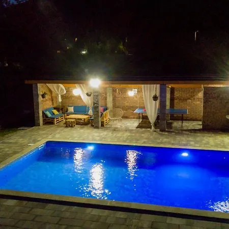 Faruk Hébergement de vacances *