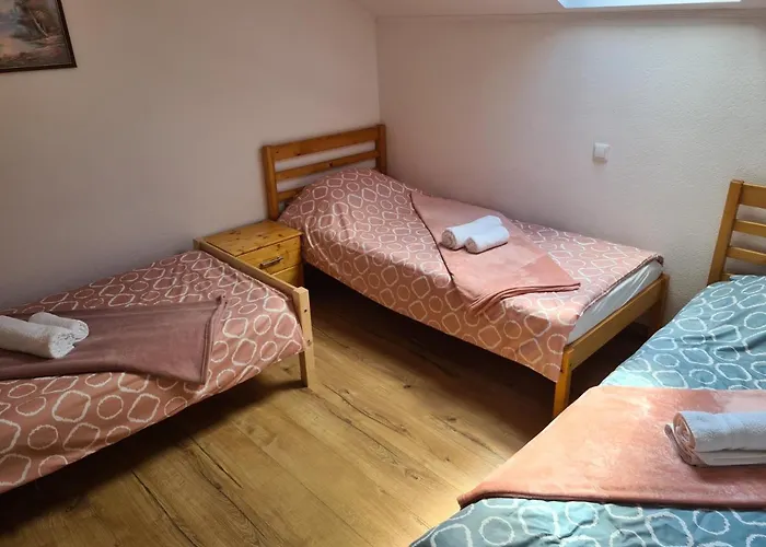 Faruk Hébergement de vacances *